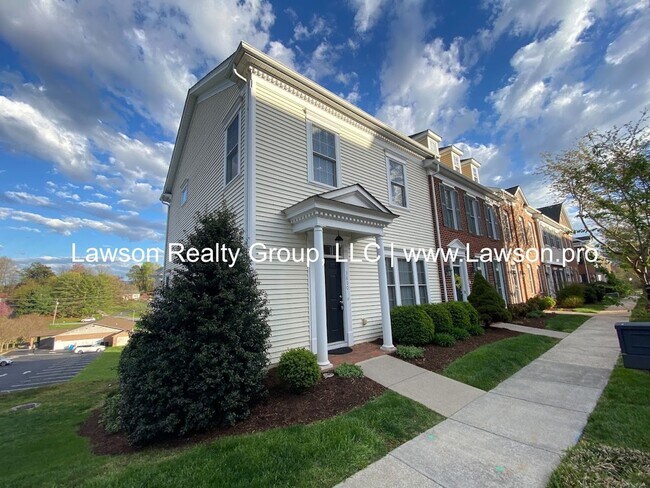 Building Photo - Colonial Green Row Home with Two Car Garage