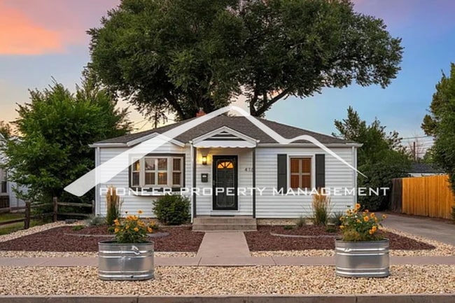 Building Photo - Downtown Charm with Private Yard, Oversized Garage and AC