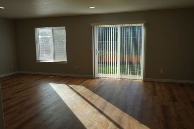 Photo - 10513 NE 63rd St