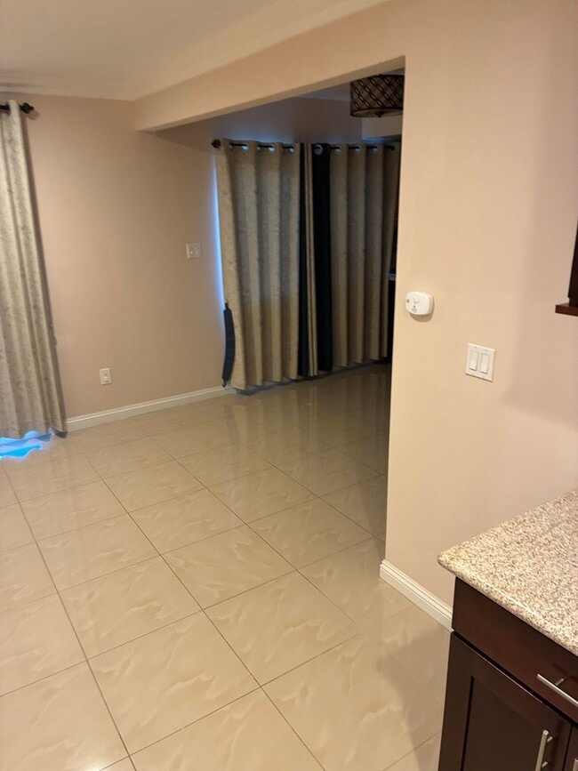 Photo - BEAUTIFUL 3 BED 2.5 BATHROOM!!!