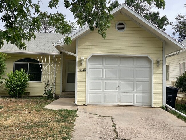 Building Photo - 2 bedroom 2 bath with a 1 car garage