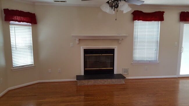 Photo - 2 bedroom Condo close to Military Bases and Shore Dr