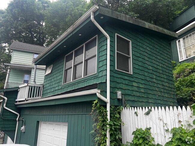 Building Photo - 6 Old Wood Rd Rental