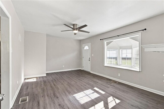 Photo - 1357 Lorenzo Dr SW