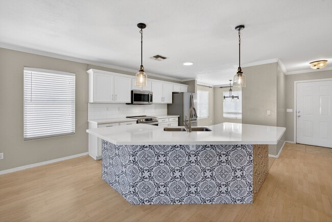 Building Photo - Updated House in Chandler Community