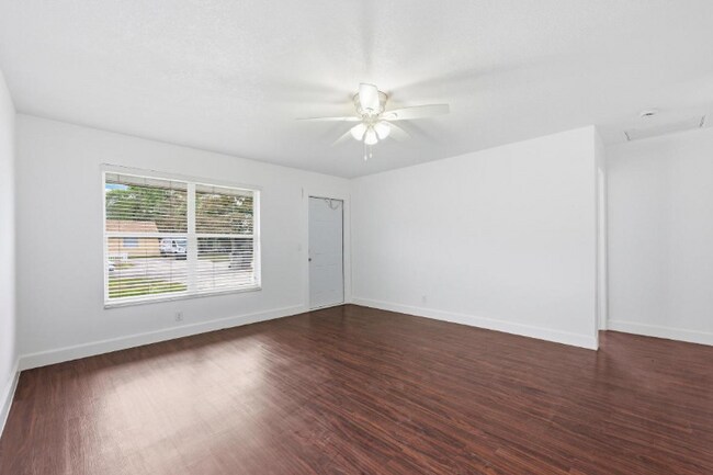 Photo - 970 Kenbar St