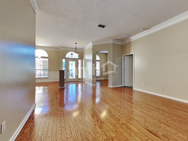 Photo - 821 Templeton Ln