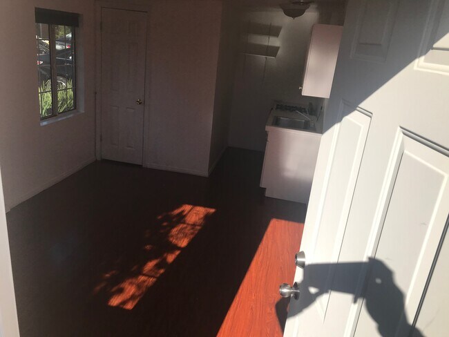 Photo - 18548 Arminta St