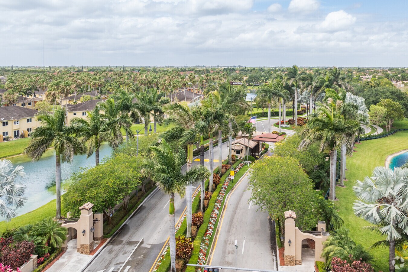 920 NE 33rd Ter - Entrada - Monterey at Malibu Bay