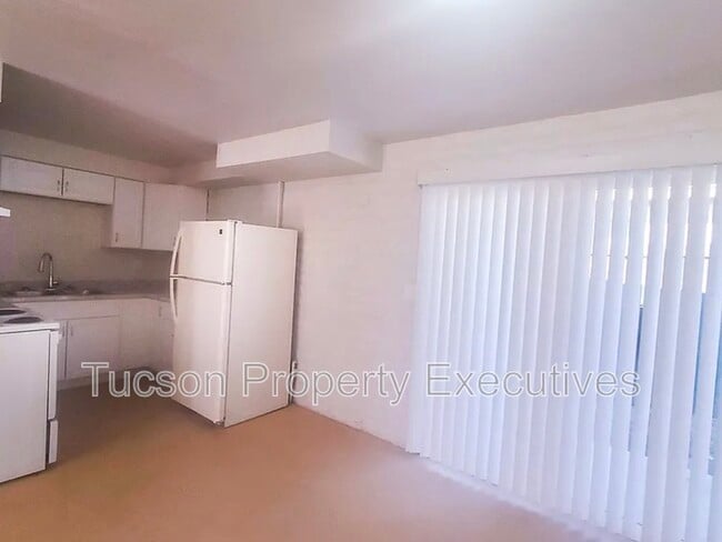 Photo - 319 E Blacklidge Dr