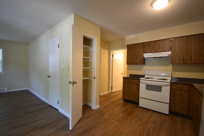 Building Photo - Cross Timbers Apartment Unit 7