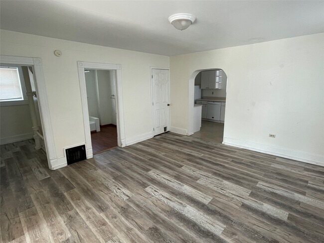 Photo - 912 W 2nd St