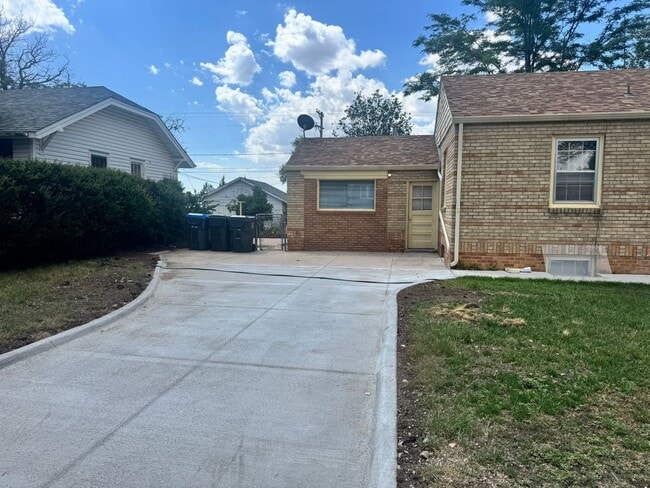 Building Photo - Welcome home!