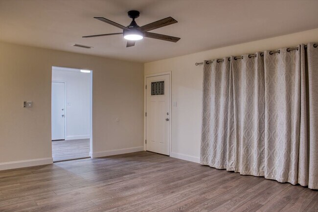 Photo - 1009 E Alexander Ave