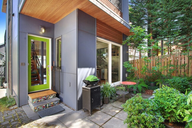 Photo - 216 26th Ave E