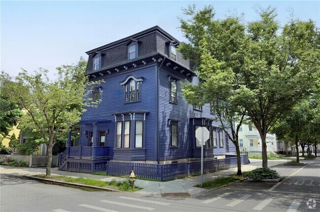 Building Photo - 64 Willow St Unit 1 Rental