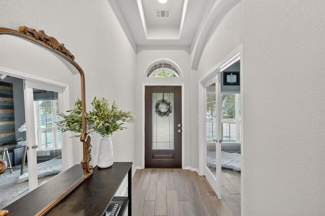 Photo - 209 Lacey Oak Lp