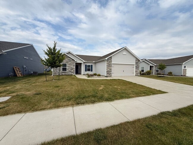 Building Photo - 3 Bed 2 Bath Home!