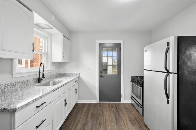 Building Photo - 826 Miller Ave Unit 1