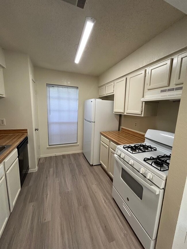 Photo - 521 Greenlawn Blvd