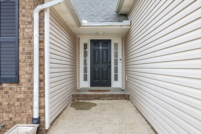 Photo - 3817 Roscommon Way