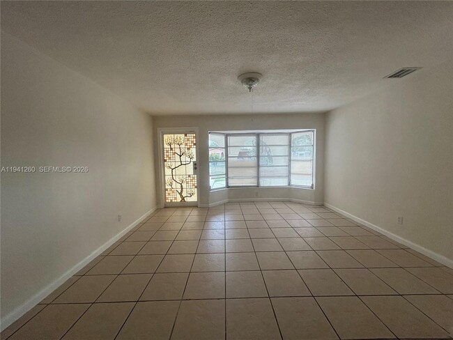 Photo - 5225 Mayo St