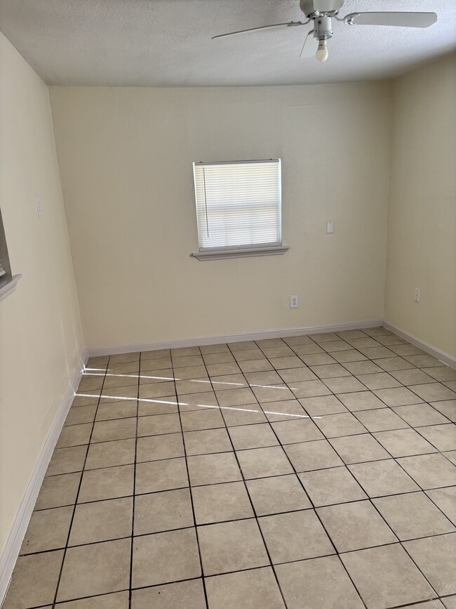 Building Photo - 2225 W Olmos Dr Unit 2