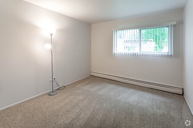 2 HAB, 1 BA - 930 ft²