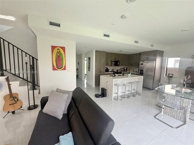 Photo - 1327 NW 2nd Ln