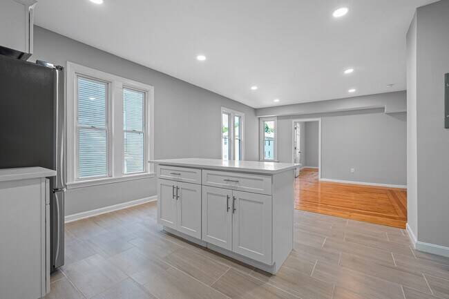 Photo - 155 Eastern Ave Unidad 2