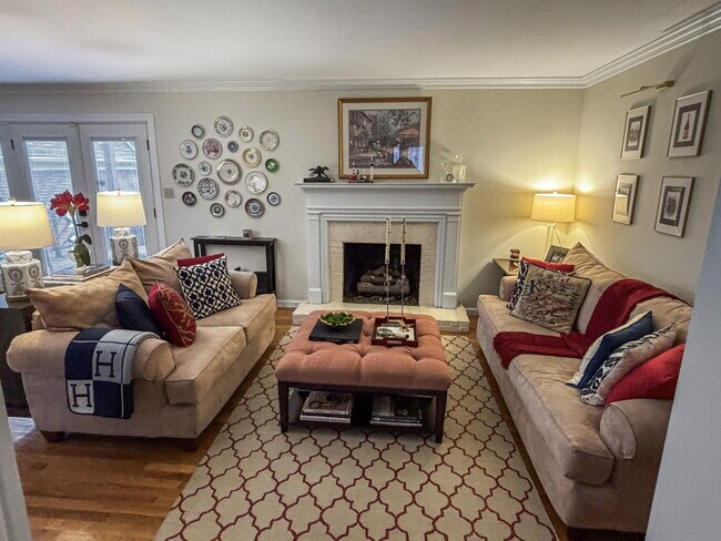 Photo - 236 Chippendale Cir