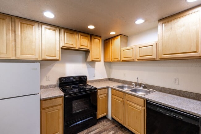 Photo - 271 N 3rd W Unidad #2