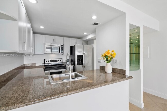 Photo - 600 NE 36th St Unidad 1910