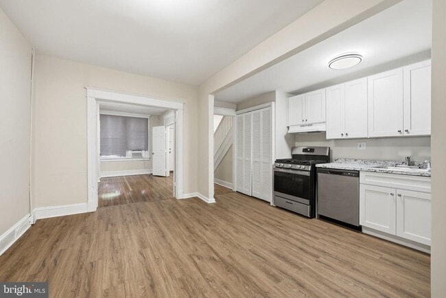 Photo - 711 Harvard St NW