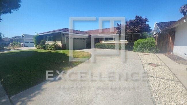 Building Photo - Spacious 4/2 with Workshop Area, Formal Di... Rental