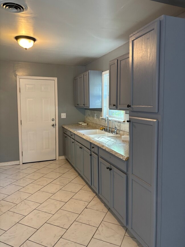 Photo - 707 Cecelia Ave