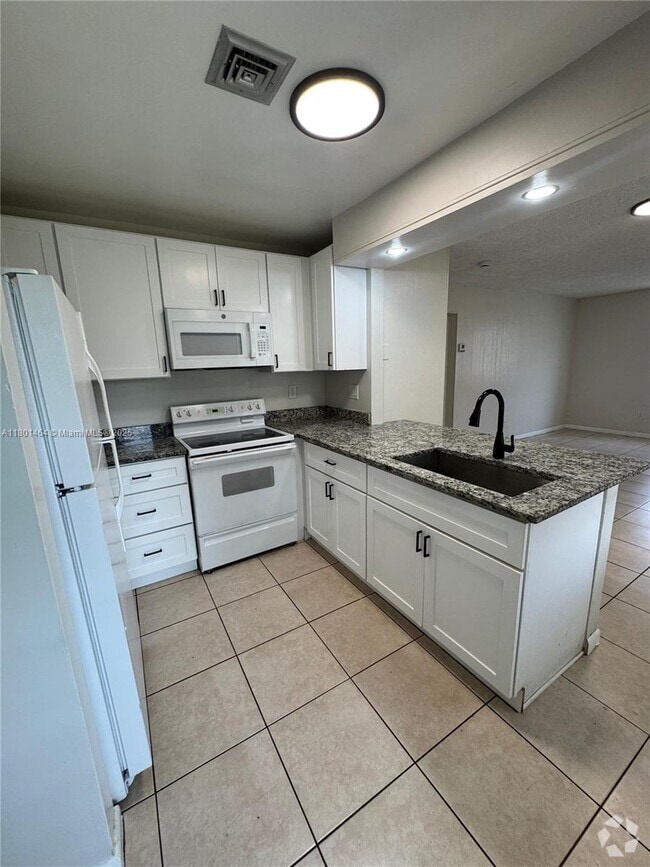 Building Photo - 182 W 28th St Unit D Rental