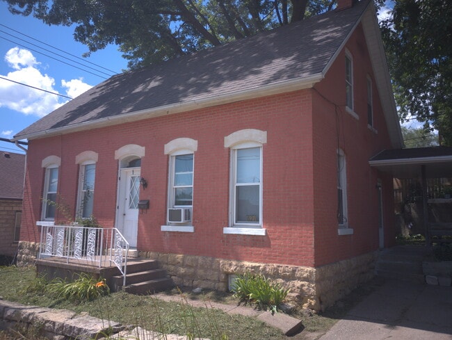Building Photo - 621 E 24th St Rental
