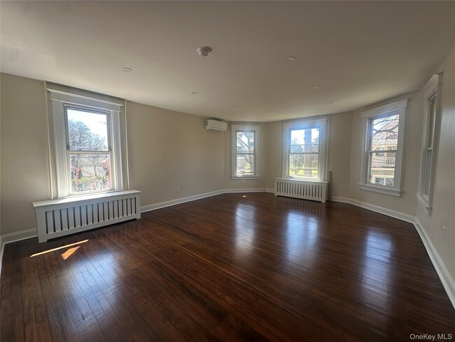 Building Photo - 55 Sea Cliff Ave