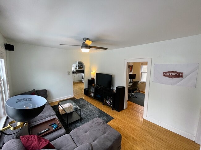 Building Photo - 1619 N Warren Ave Unit 1619 N Warren Ave.