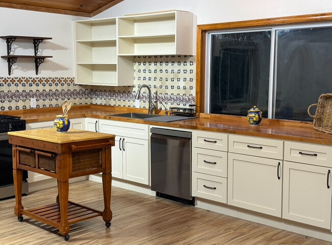 Kitchen - 1734 Topanga Skyline Dr Unit B