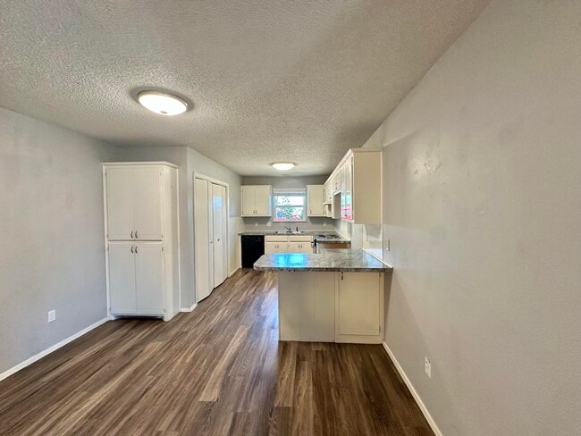 Photo - 7410 Avenue W