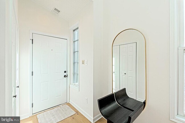 Building Photo - 3350 17th St NW Unit PH2