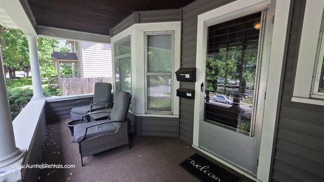 Photo - Spacious 4BR in Saint Paul | 2 Full Baths - VIDEO TOUR