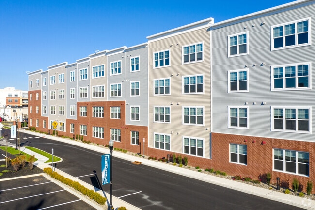 Poplar Square Apartments - Poplar Square Apartments
