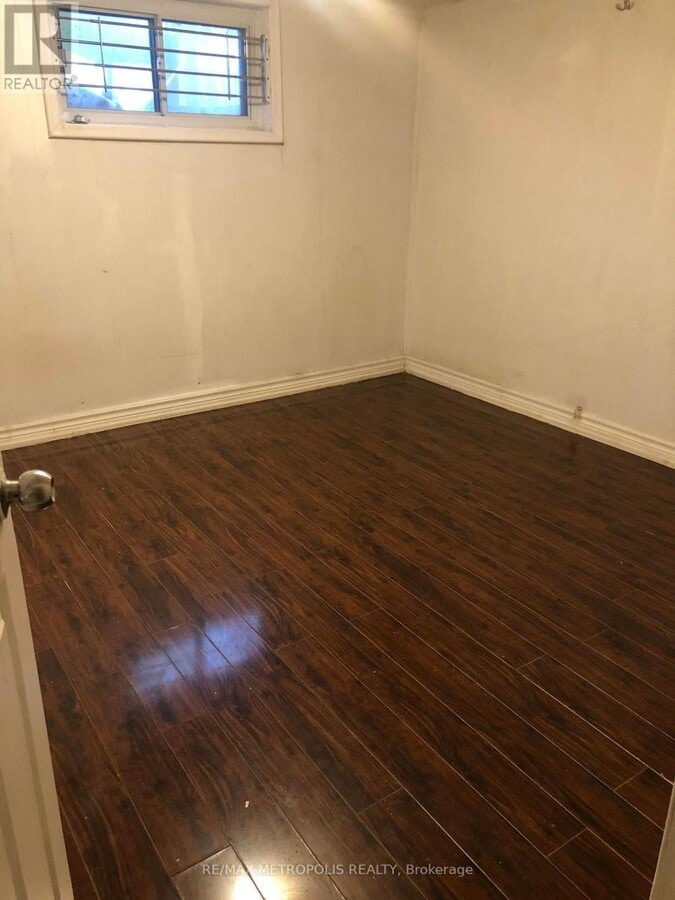 Photo - 1837 Victoria Park Ave