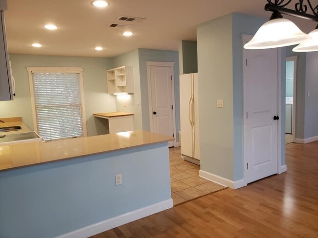 Photo - 2002 Voltaire Dr