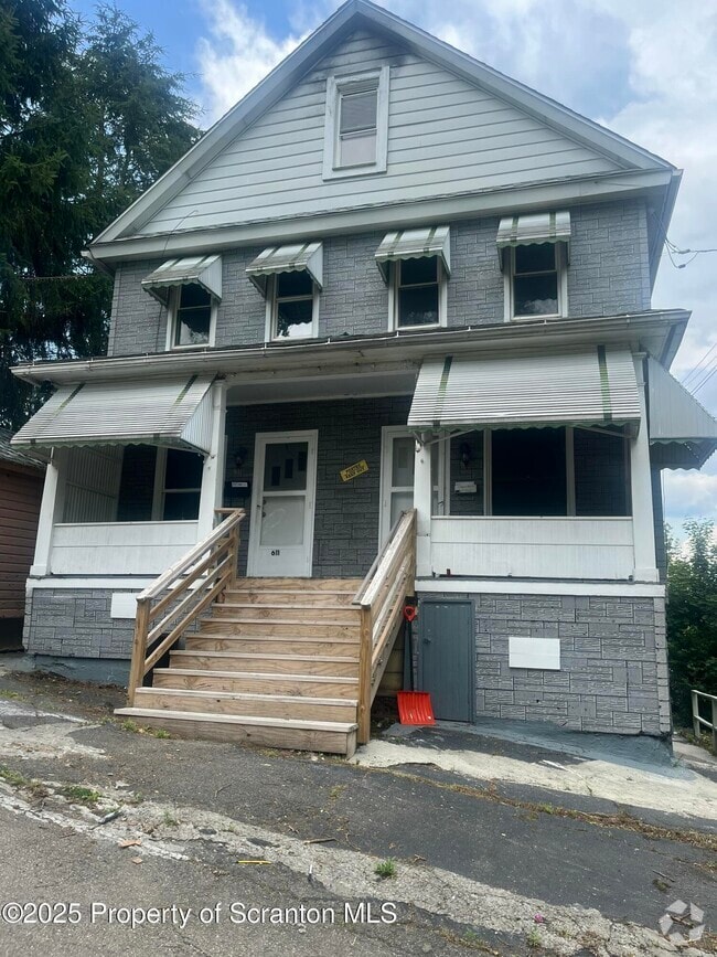 Building Photo - 611 13th Ave Rental