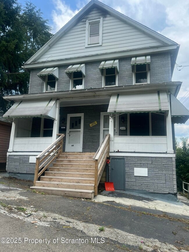 Building Photo - 611 13th Ave Rental