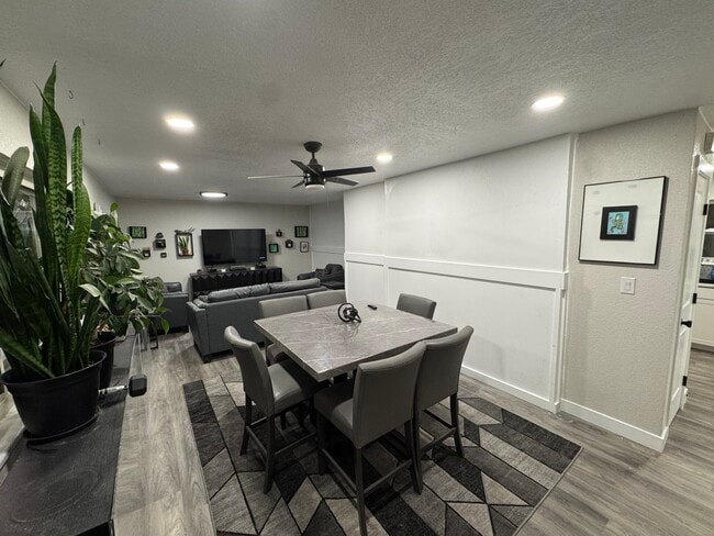 Photo - 7860 Linda Cir